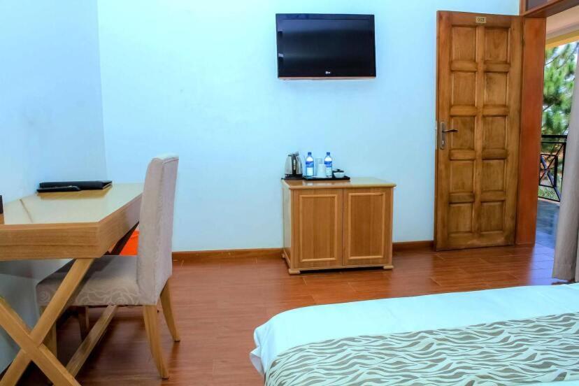 אנטבה Rosemary Courts Bed And Breakfast מראה חיצוני תמונה